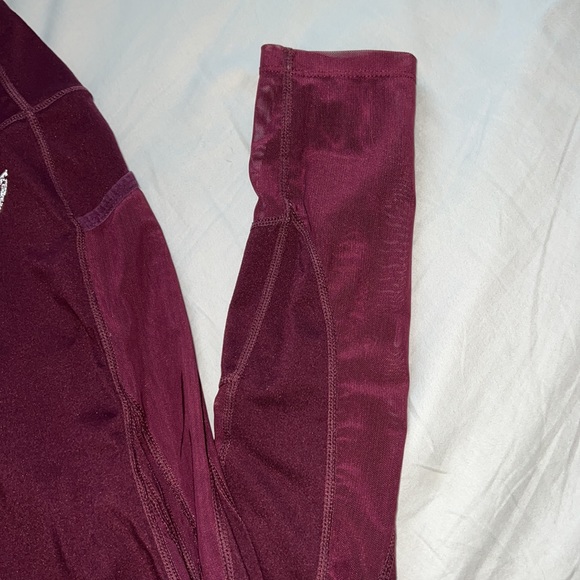 Gymshark xs dark purple leggings with mesh design and pockets on side - Picture 2 of 10